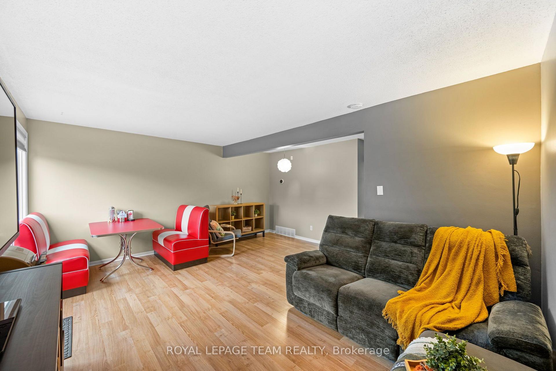 Photo 16 of 128 McClintock Way, Ottawa, Kanata - Katimavik — HOMEH