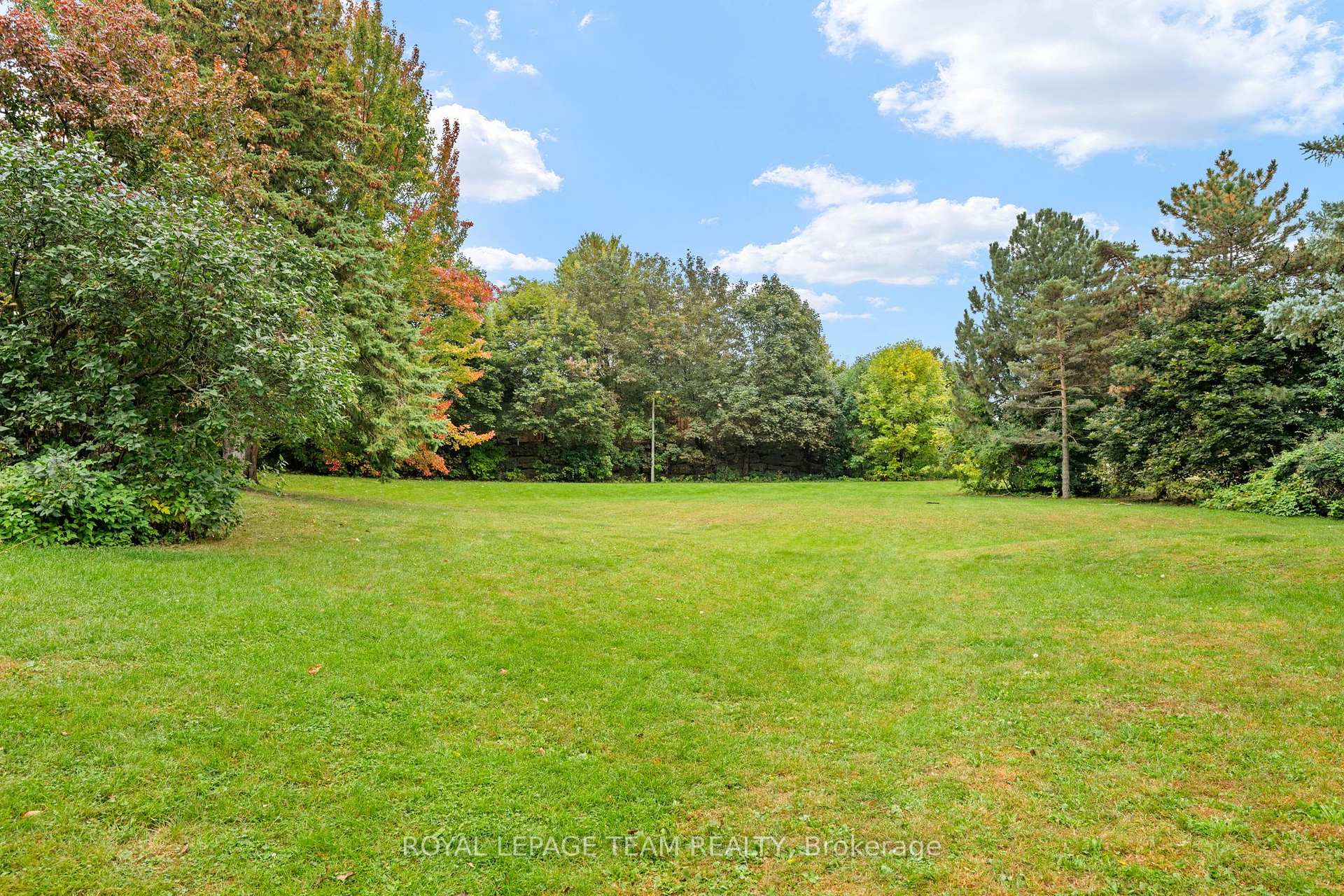 Photo 33 of 128 McClintock Way, Ottawa, Kanata - Katimavik — HOMEH