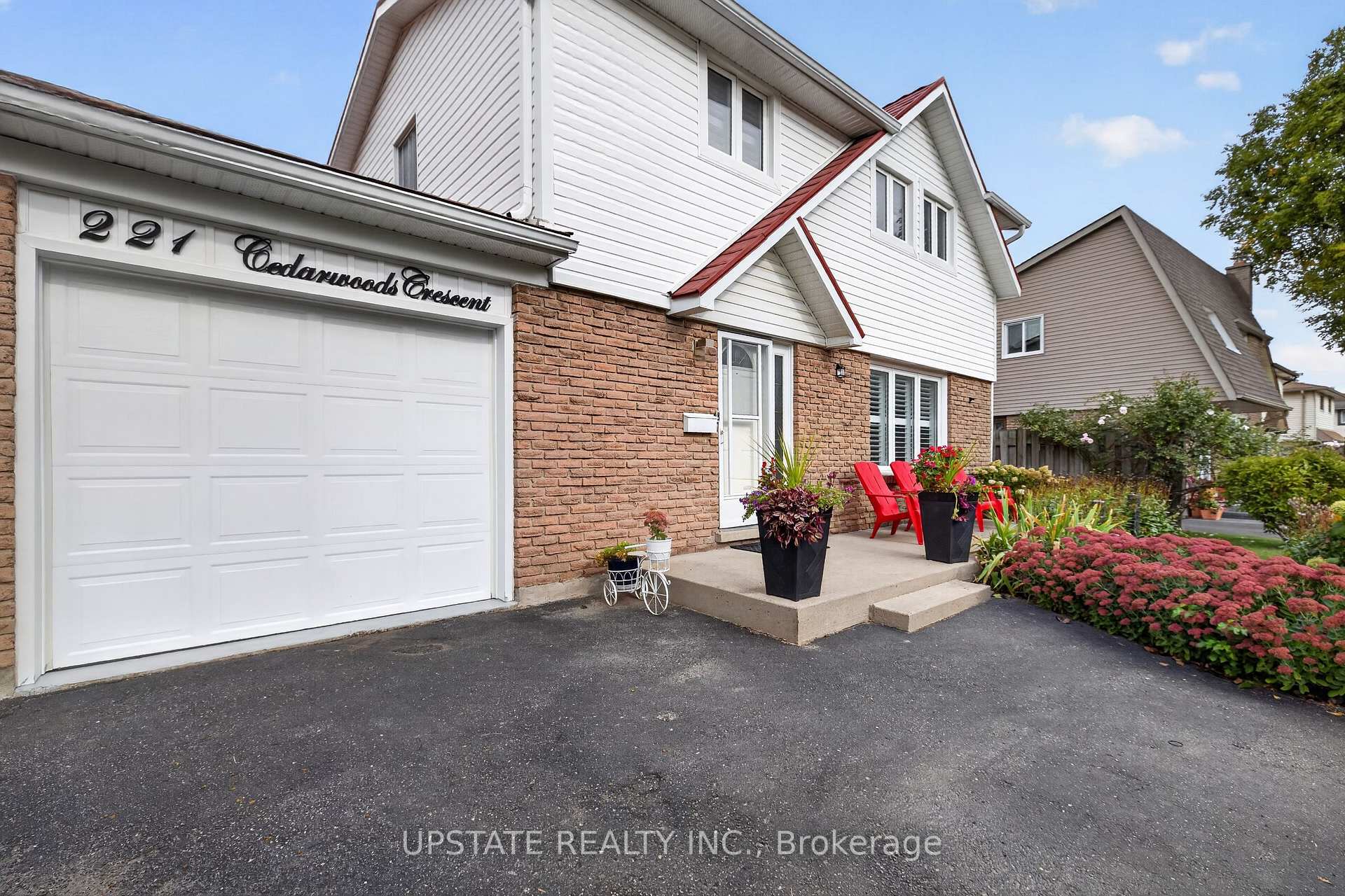 Photo 2 of 221 Cedarwoods Crescent, Kitchener, Vanier - Kitchener — HOMEH