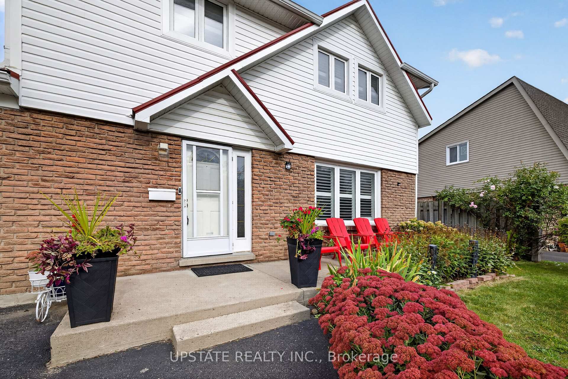 Photo 3 of 221 Cedarwoods Crescent, Kitchener, Vanier - Kitchener — HOMEH