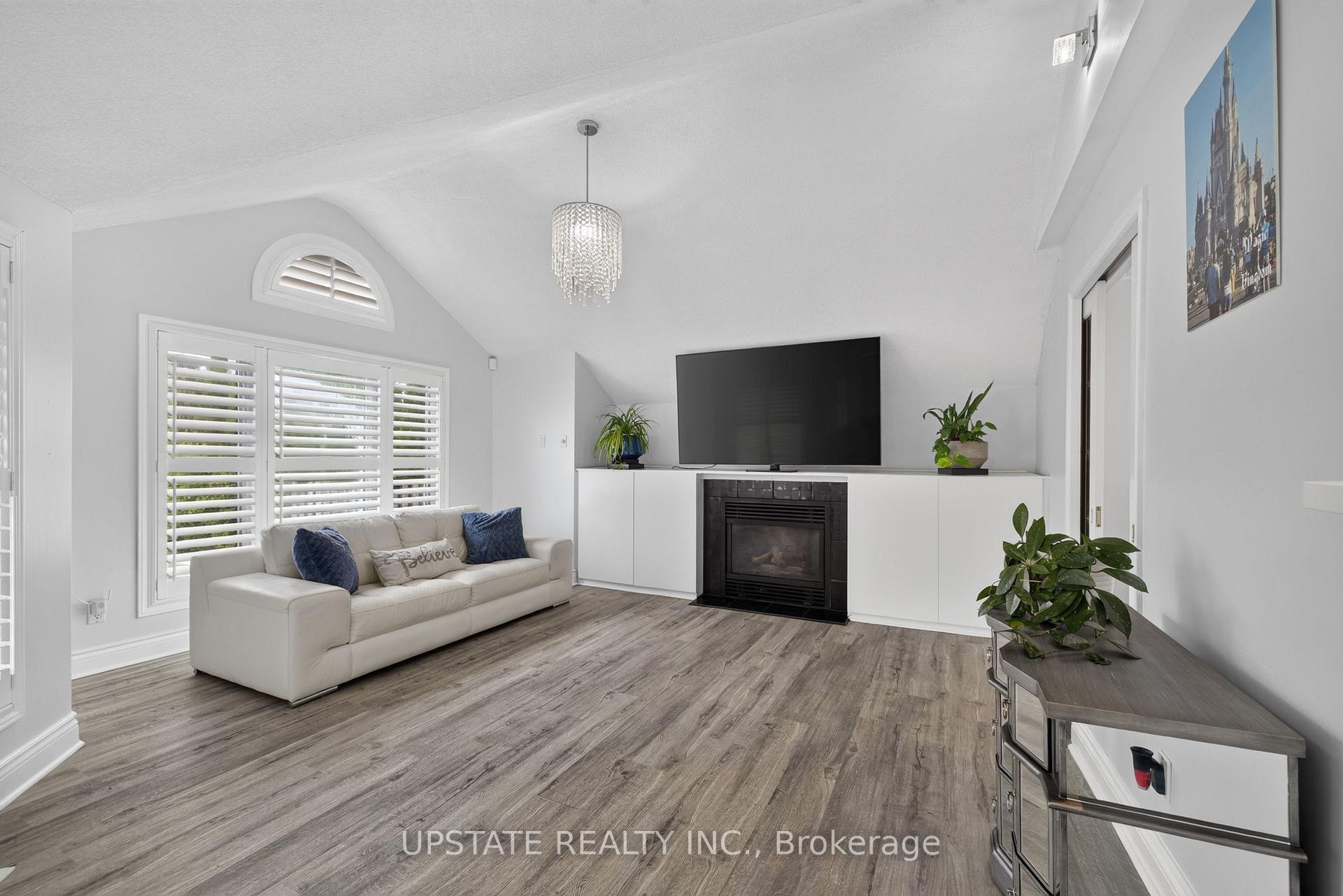 Photo 9 of 221 Cedarwoods Crescent, Kitchener, Vanier - Kitchener — HOMEH