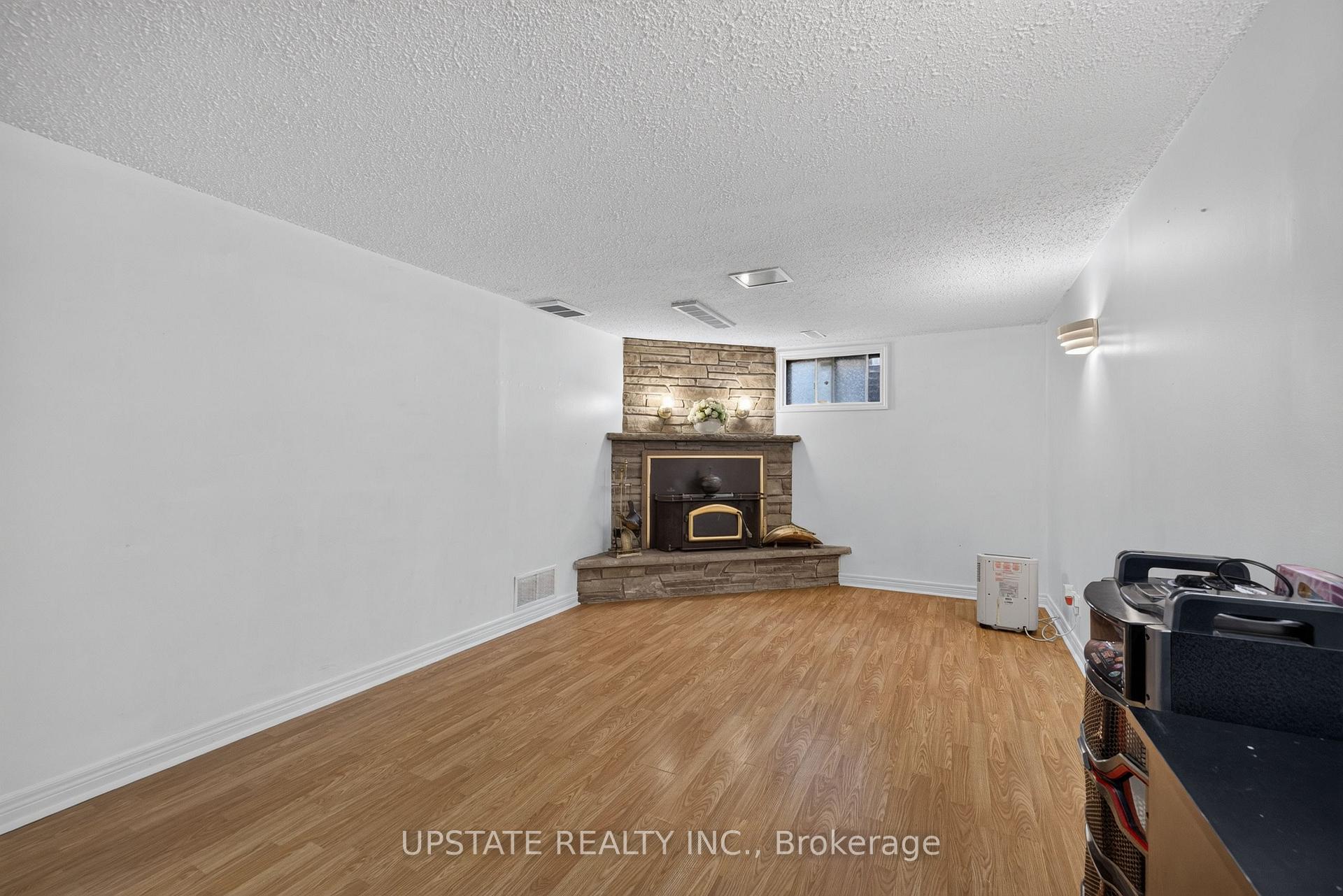 Photo 28 of 221 Cedarwoods Crescent, Kitchener, Vanier - Kitchener — HOMEH