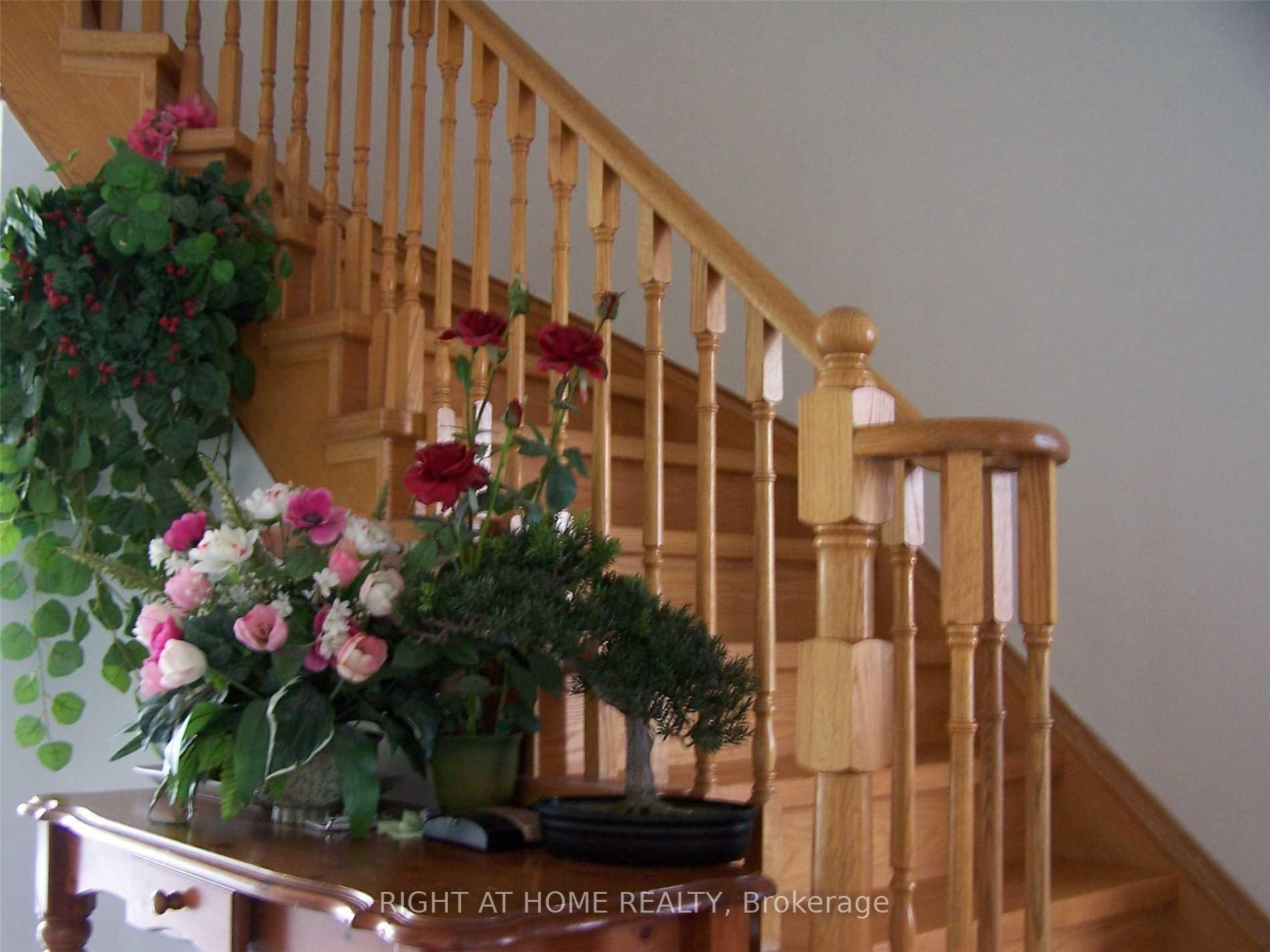Photo 2 of 5590 Loonlake Avenue, Mississauga, East Credit — HOMEH