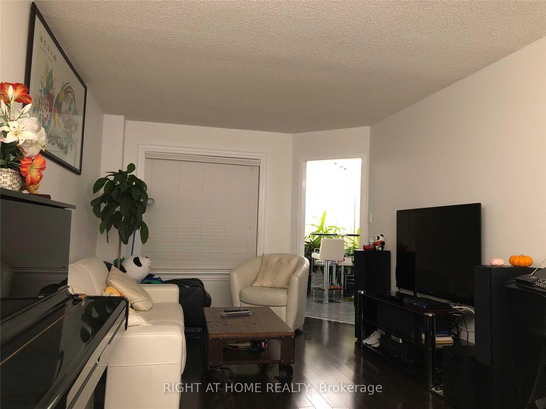 Photo 3 of 5590 Loonlake Avenue, Mississauga, East Credit — HOMEH