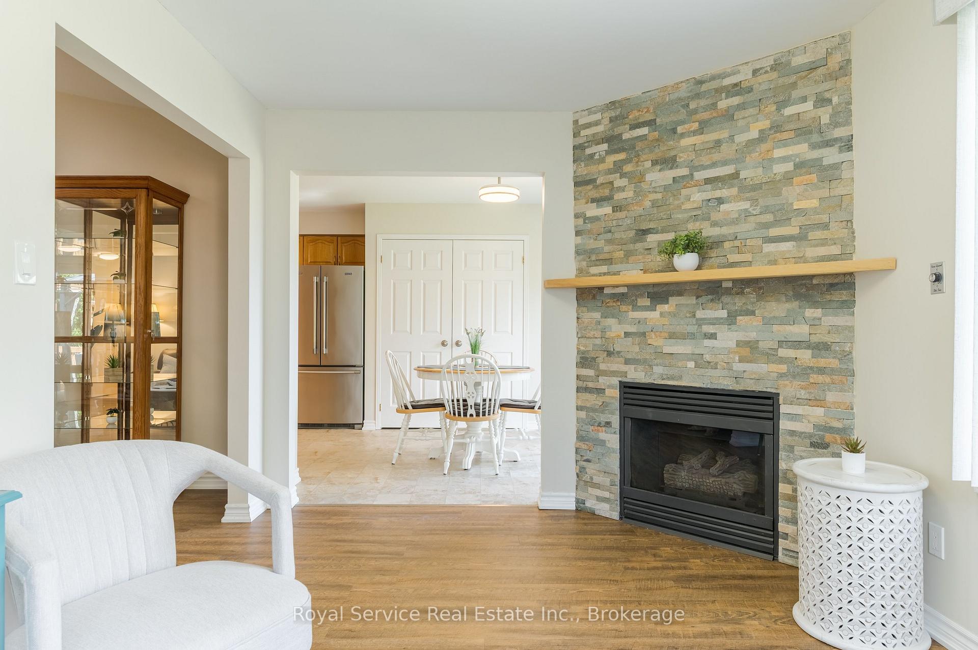 Photo 18 of 11 Algonquin Trail, Clarington, Bowmanville — HOMEH
