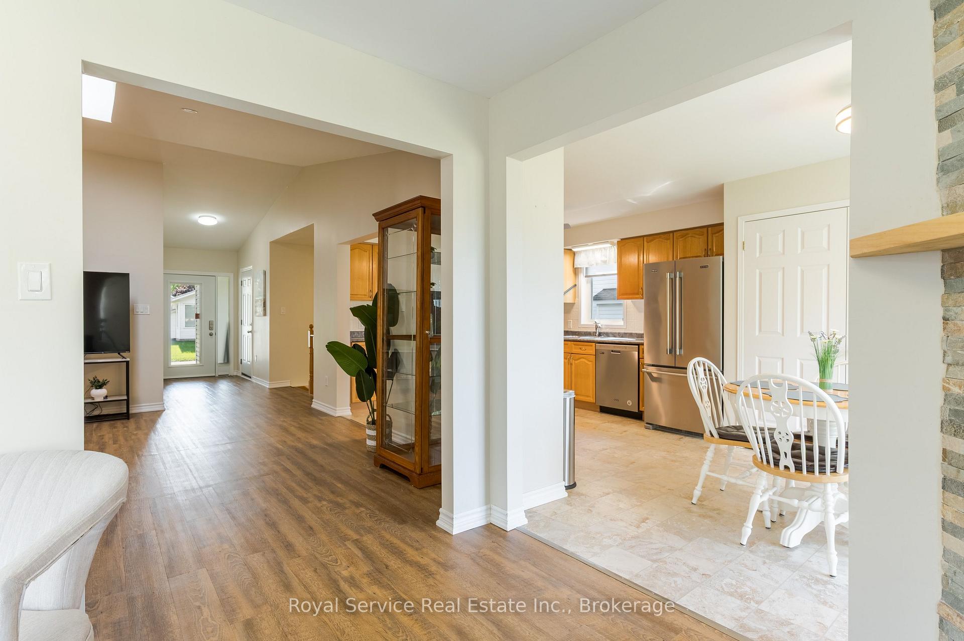 Photo 19 of 11 Algonquin Trail, Clarington, Bowmanville — HOMEH