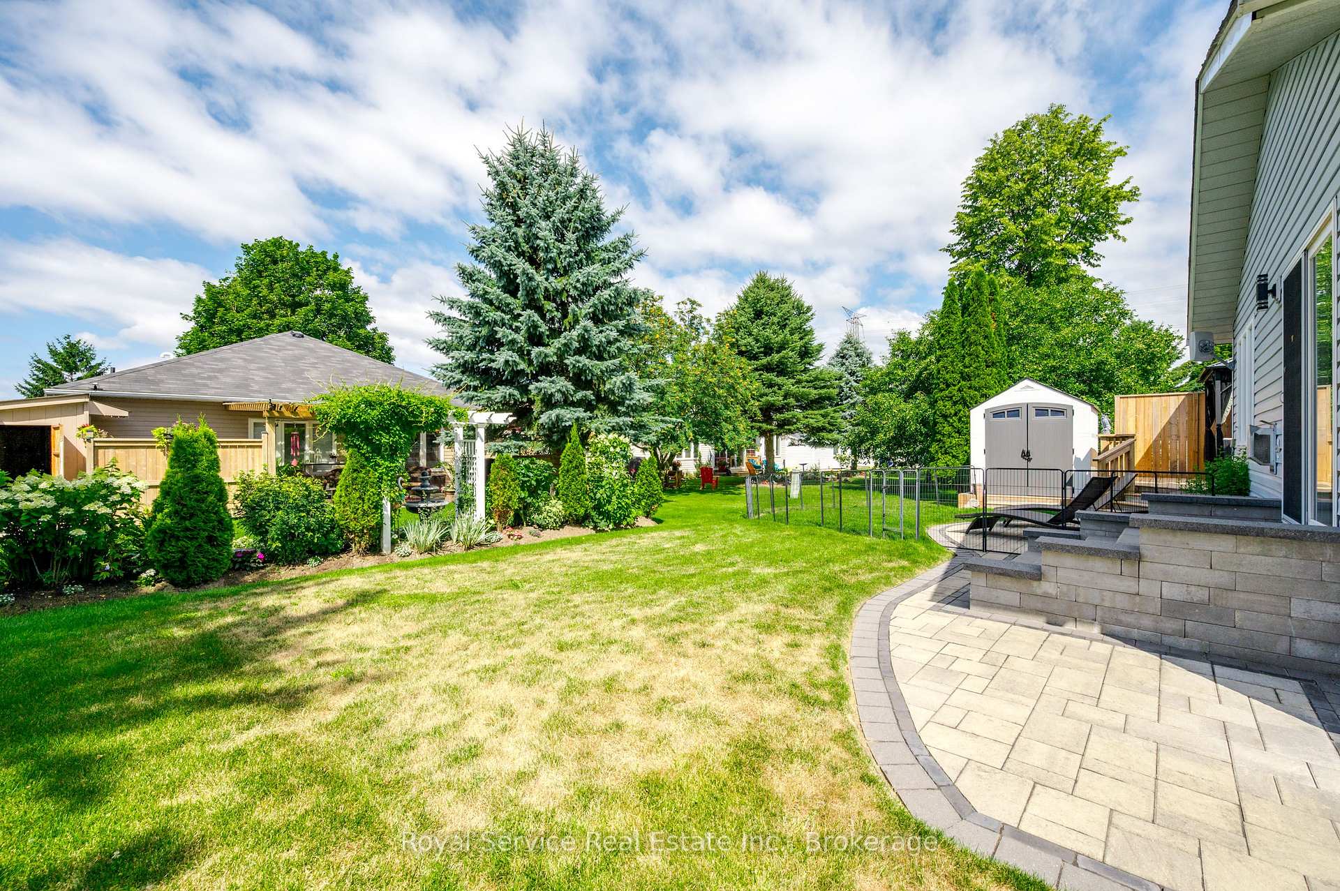 Photo 30 of 11 Algonquin Trail, Clarington, Bowmanville — HOMEH