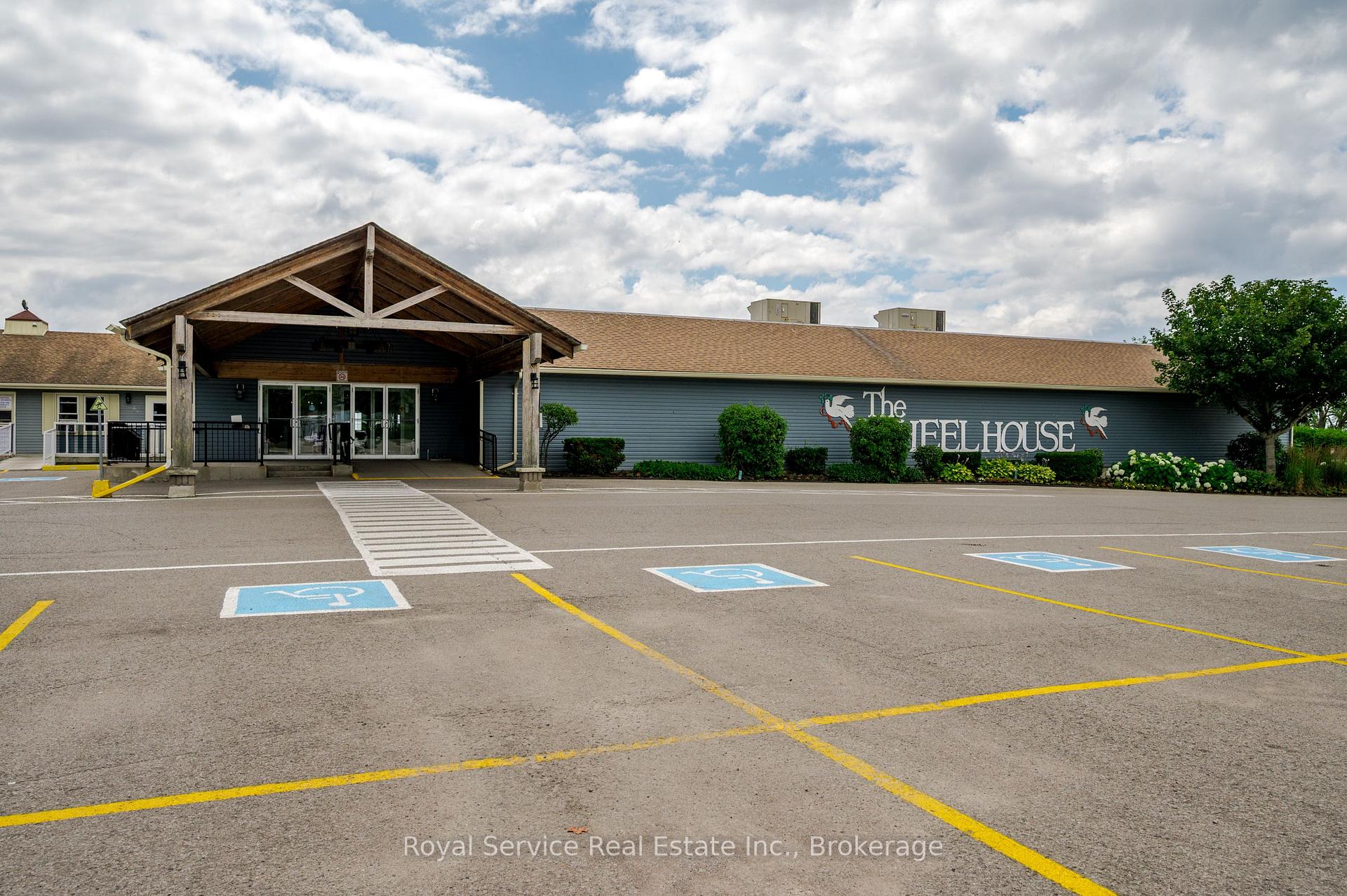 Photo 41 of 11 Algonquin Trail, Clarington, Bowmanville — HOMEH