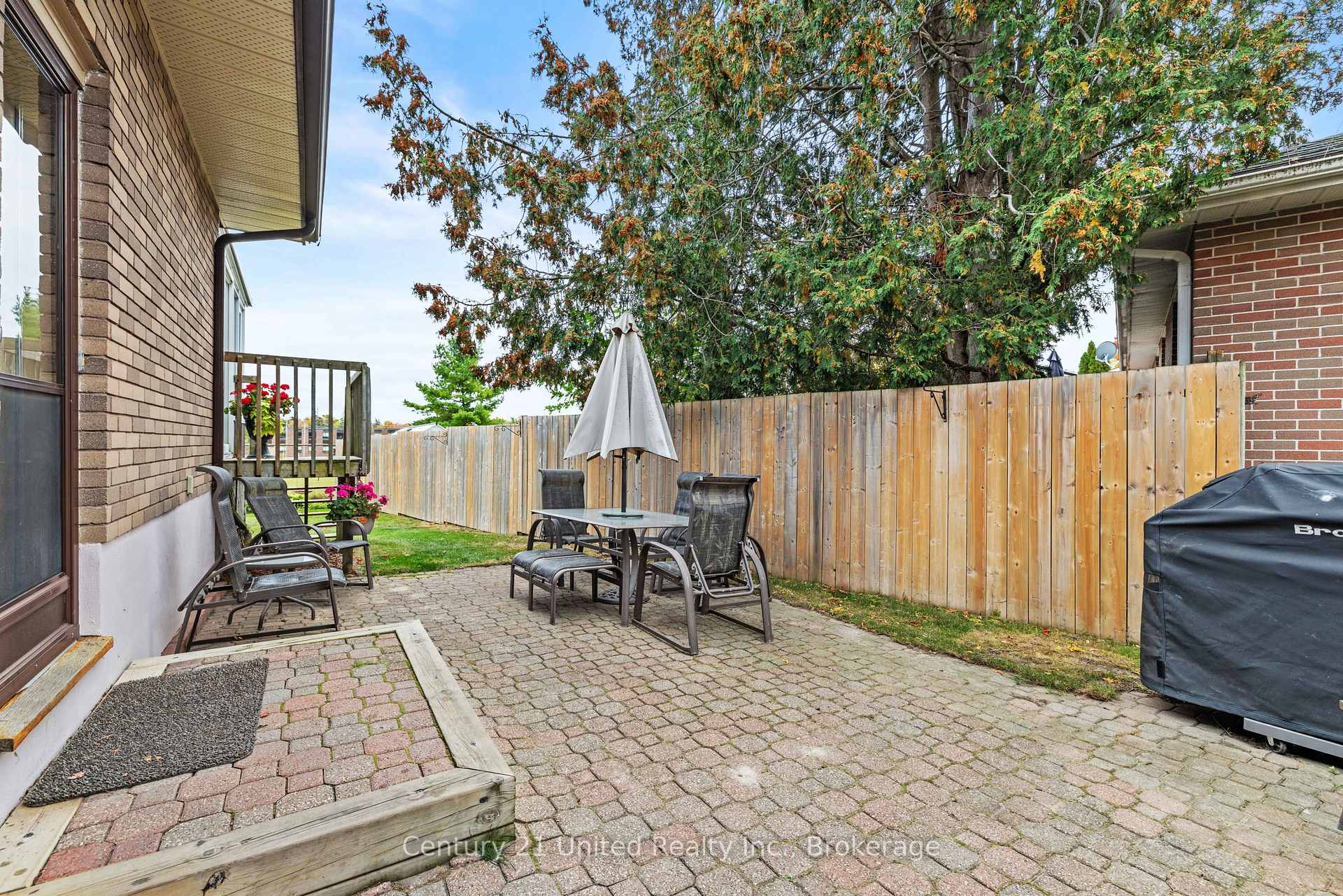 Photo 4 of 1175 Edmison Drive, Peterborough, Northcrest Ward 5 — HOMEH