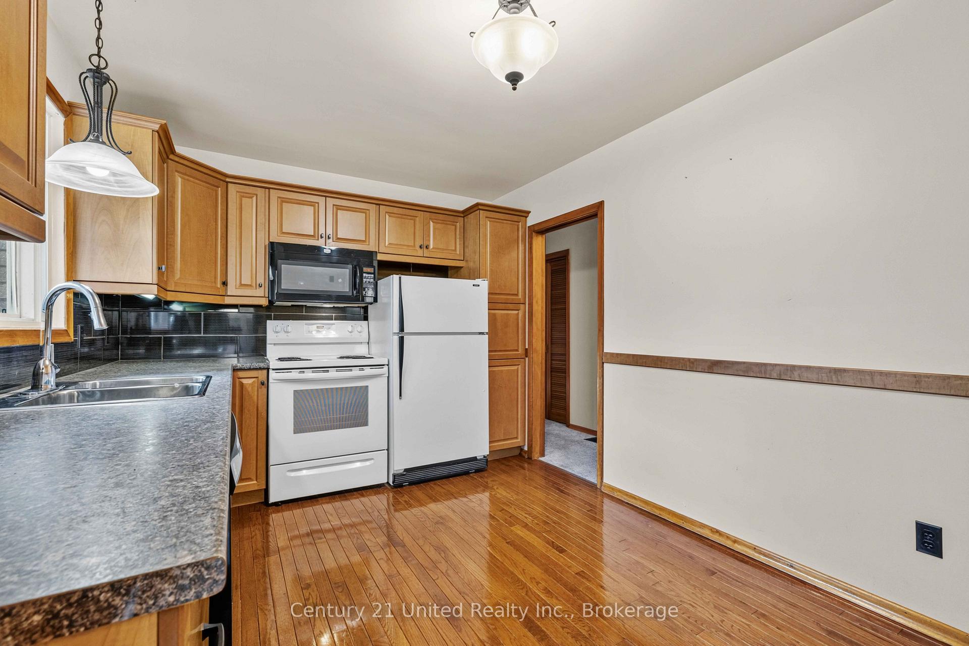 Photo 8 of 1175 Edmison Drive, Peterborough, Northcrest Ward 5 — HOMEH