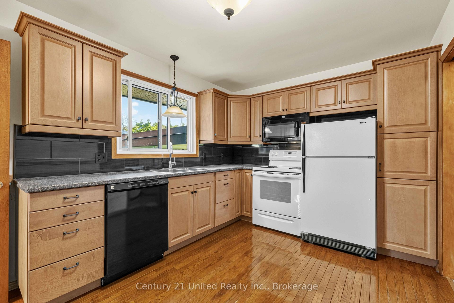 Photo 7 of 1175 Edmison Drive, Peterborough, Northcrest Ward 5 — HOMEH