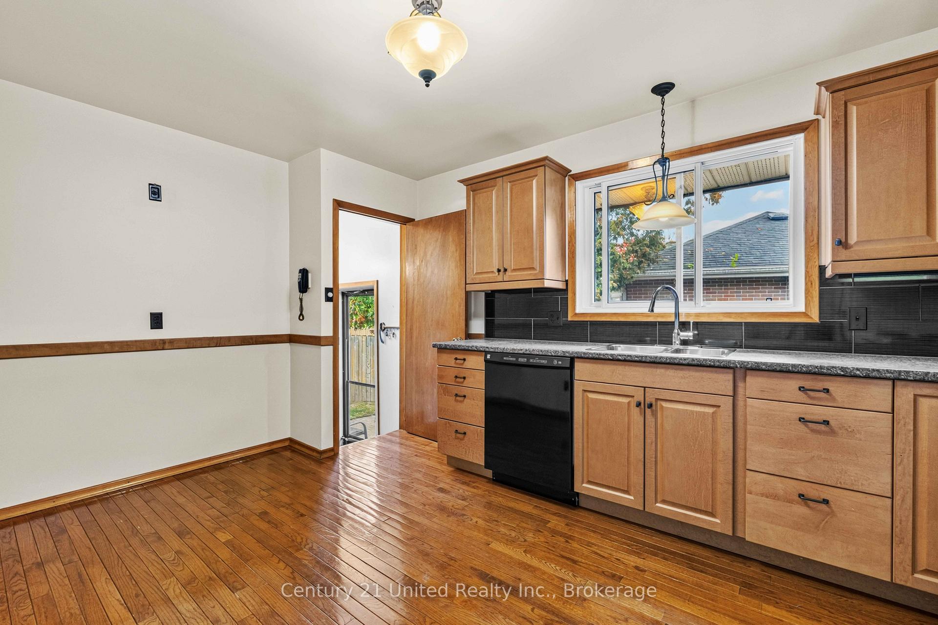 Photo 9 of 1175 Edmison Drive, Peterborough, Northcrest Ward 5 — HOMEH