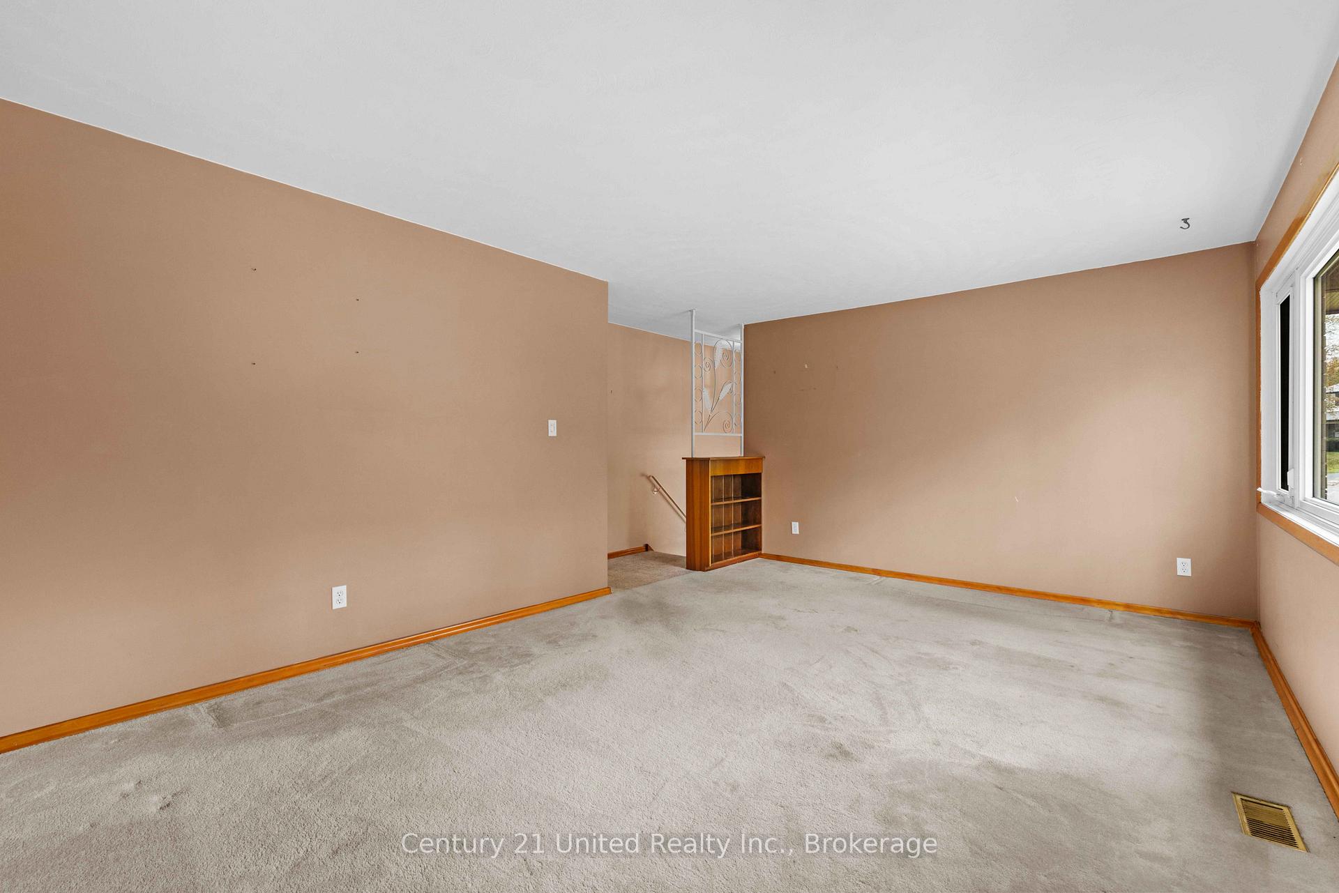 Photo 14 of 1175 Edmison Drive, Peterborough, Northcrest Ward 5 — HOMEH