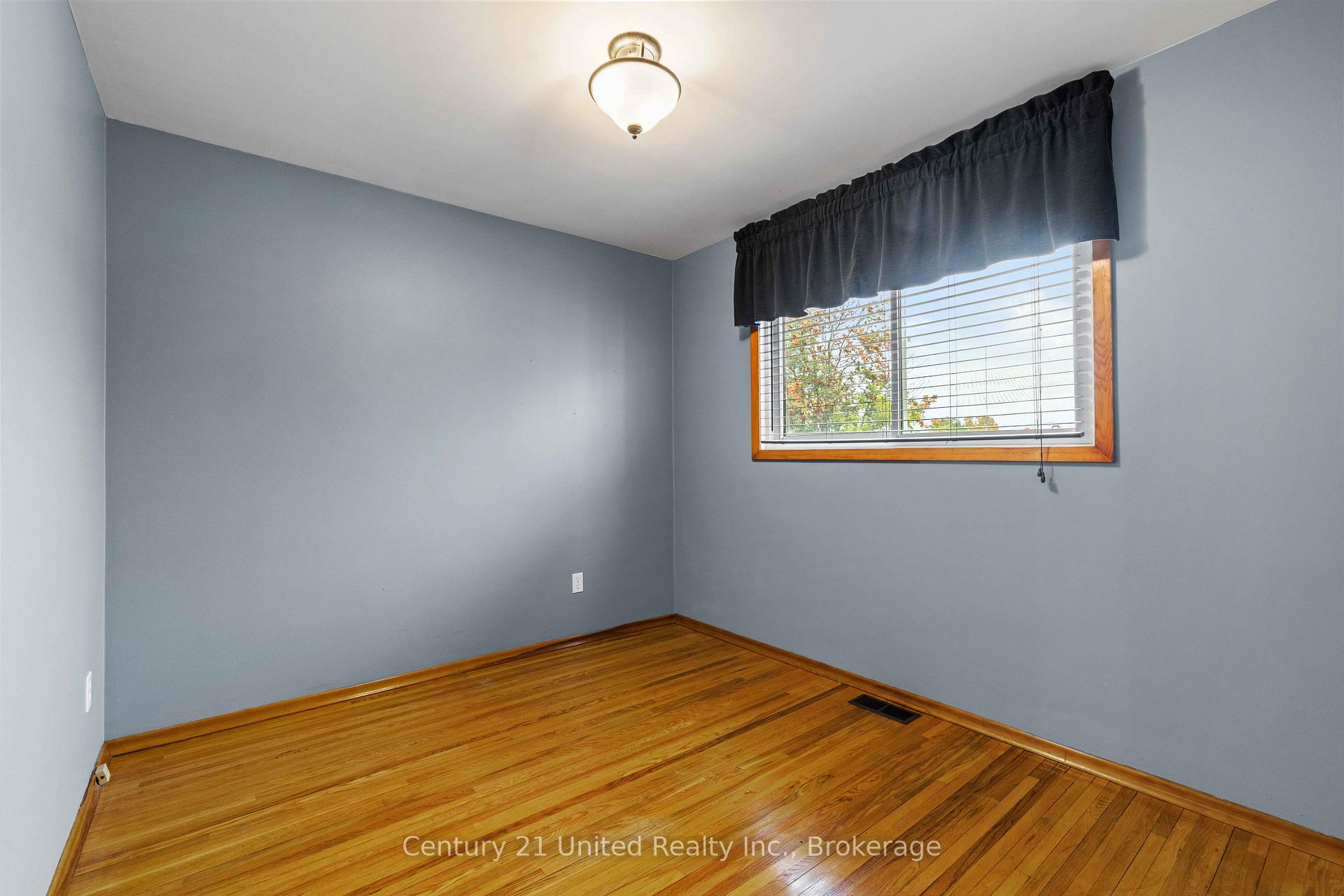 Photo 28 of 1175 Edmison Drive, Peterborough, Northcrest Ward 5 — HOMEH