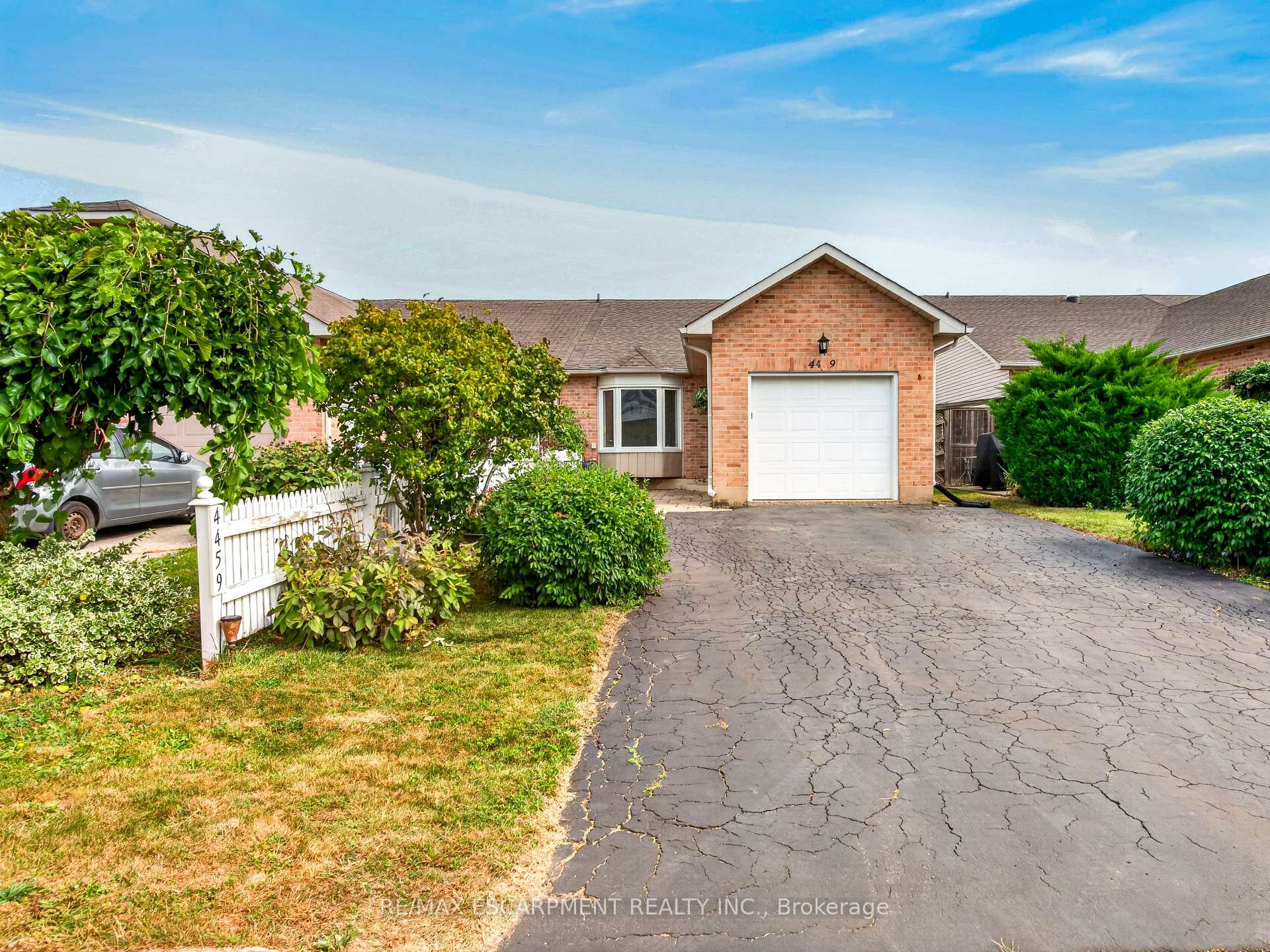 Photo 2 of 4459 Christopher Court, Lincoln, Beamsville — HOMEH