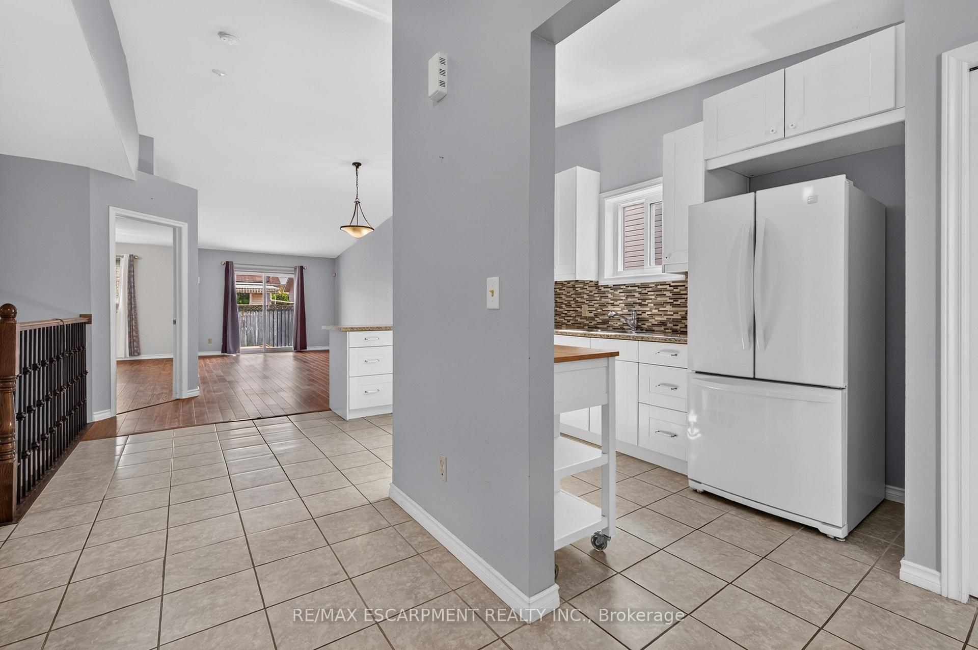 Photo 8 of 4459 Christopher Court, Lincoln, Beamsville — HOMEH