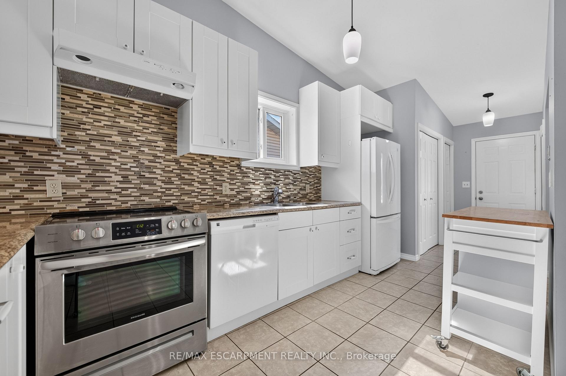 Photo 12 of 4459 Christopher Court, Lincoln, Beamsville — HOMEH