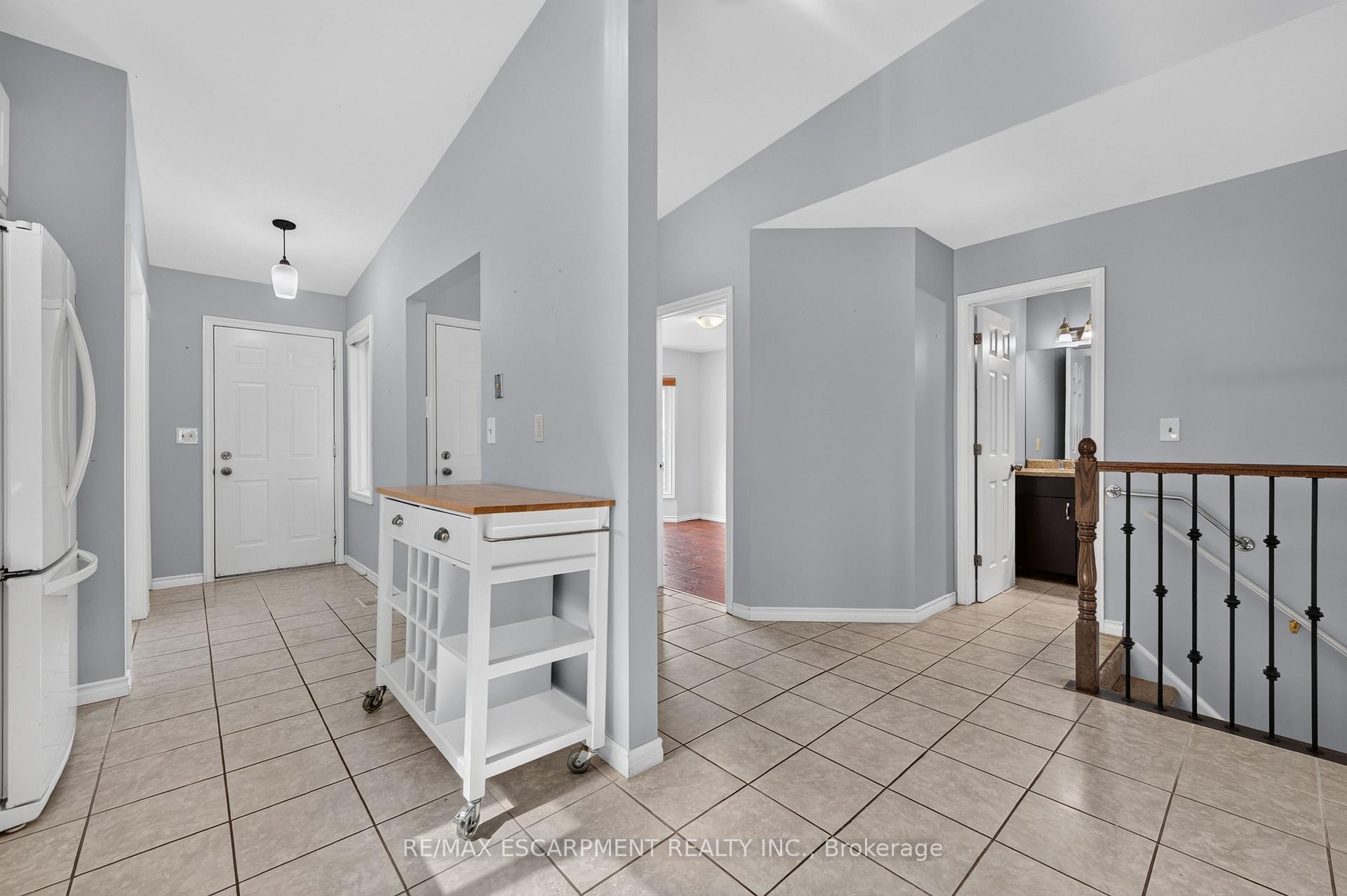 Photo 13 of 4459 Christopher Court, Lincoln, Beamsville — HOMEH