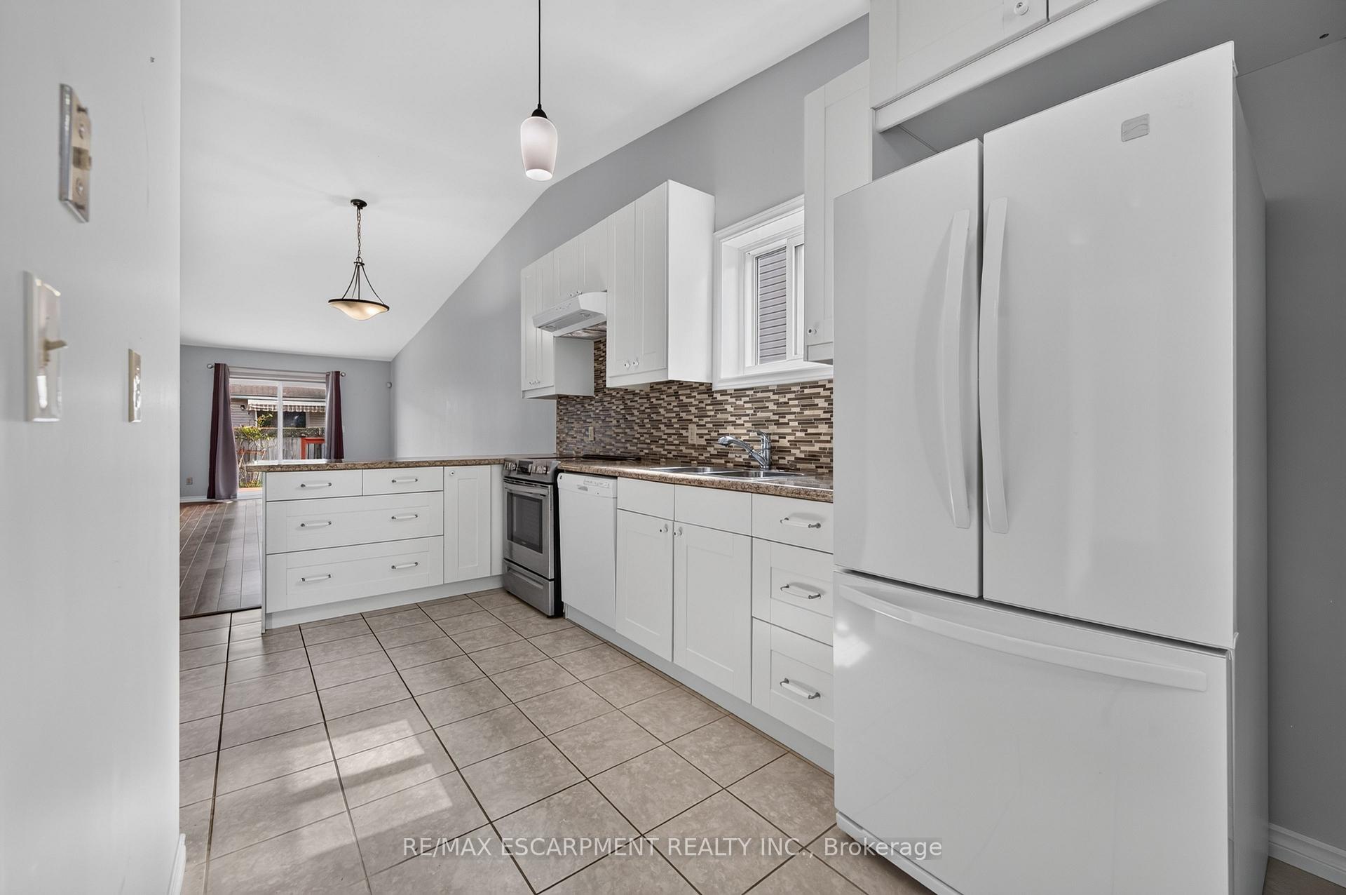 Photo 14 of 4459 Christopher Court, Lincoln, Beamsville — HOMEH