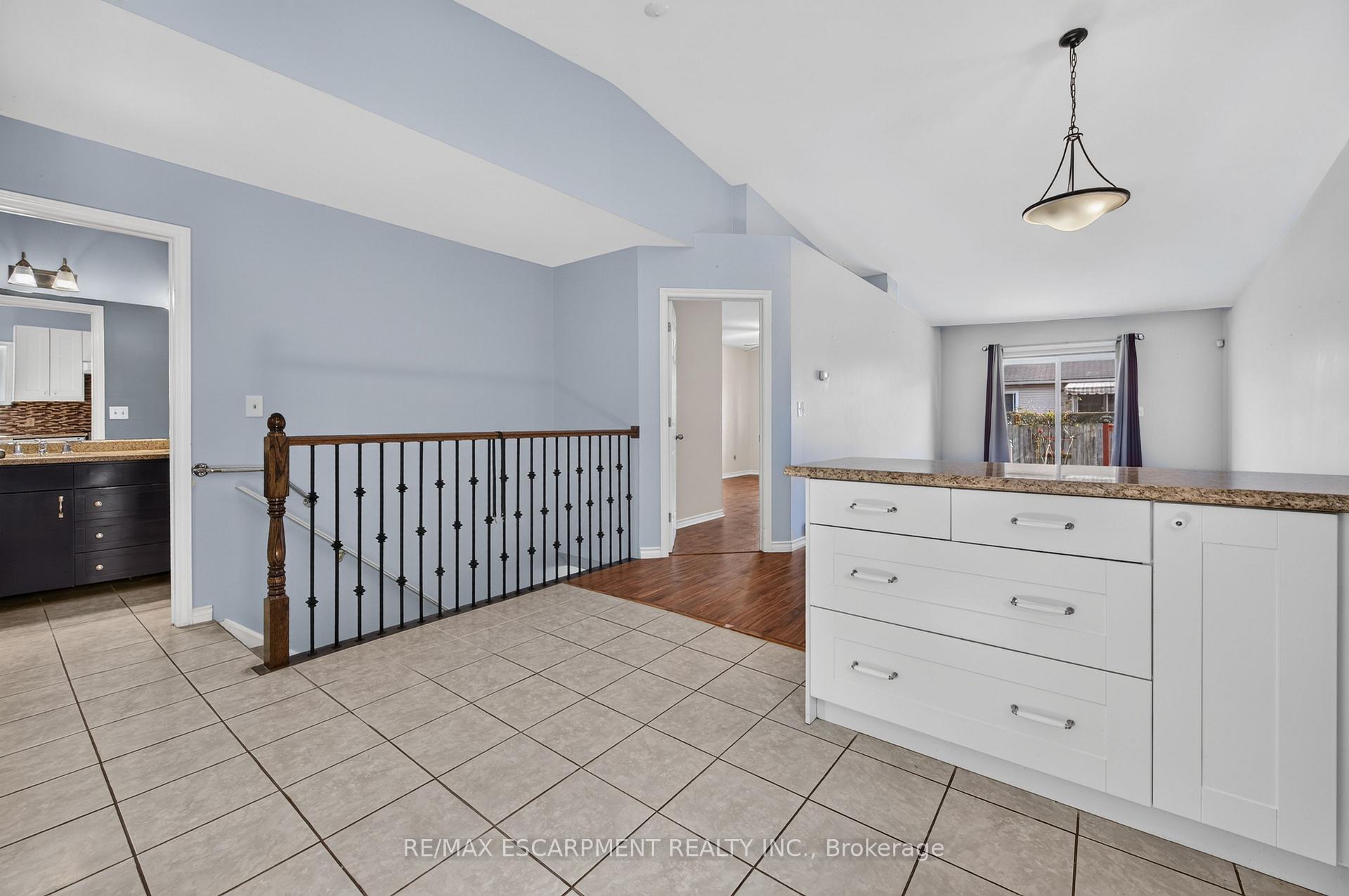 Photo 15 of 4459 Christopher Court, Lincoln, Beamsville — HOMEH