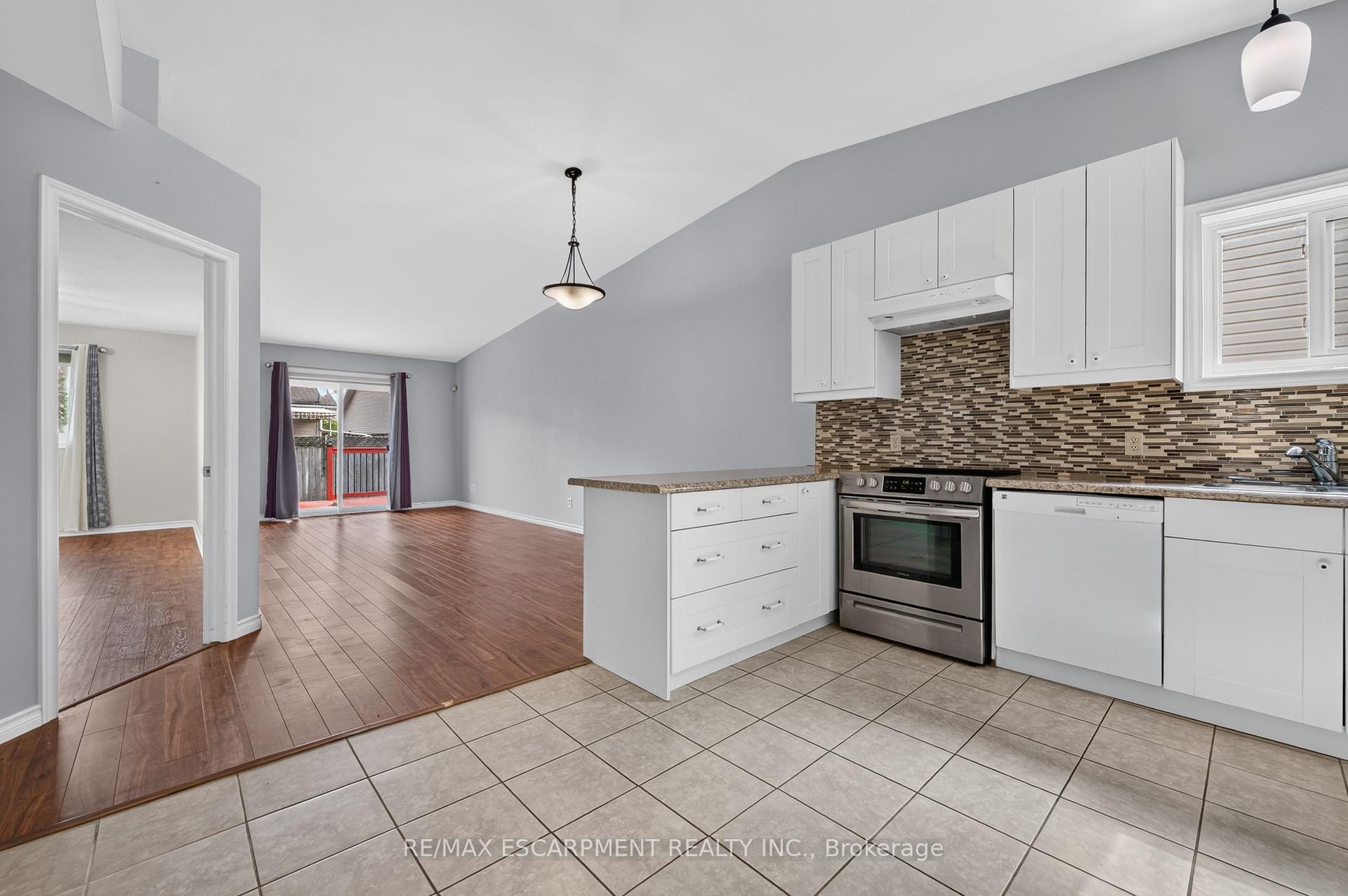 Photo 16 of 4459 Christopher Court, Lincoln, Beamsville — HOMEH