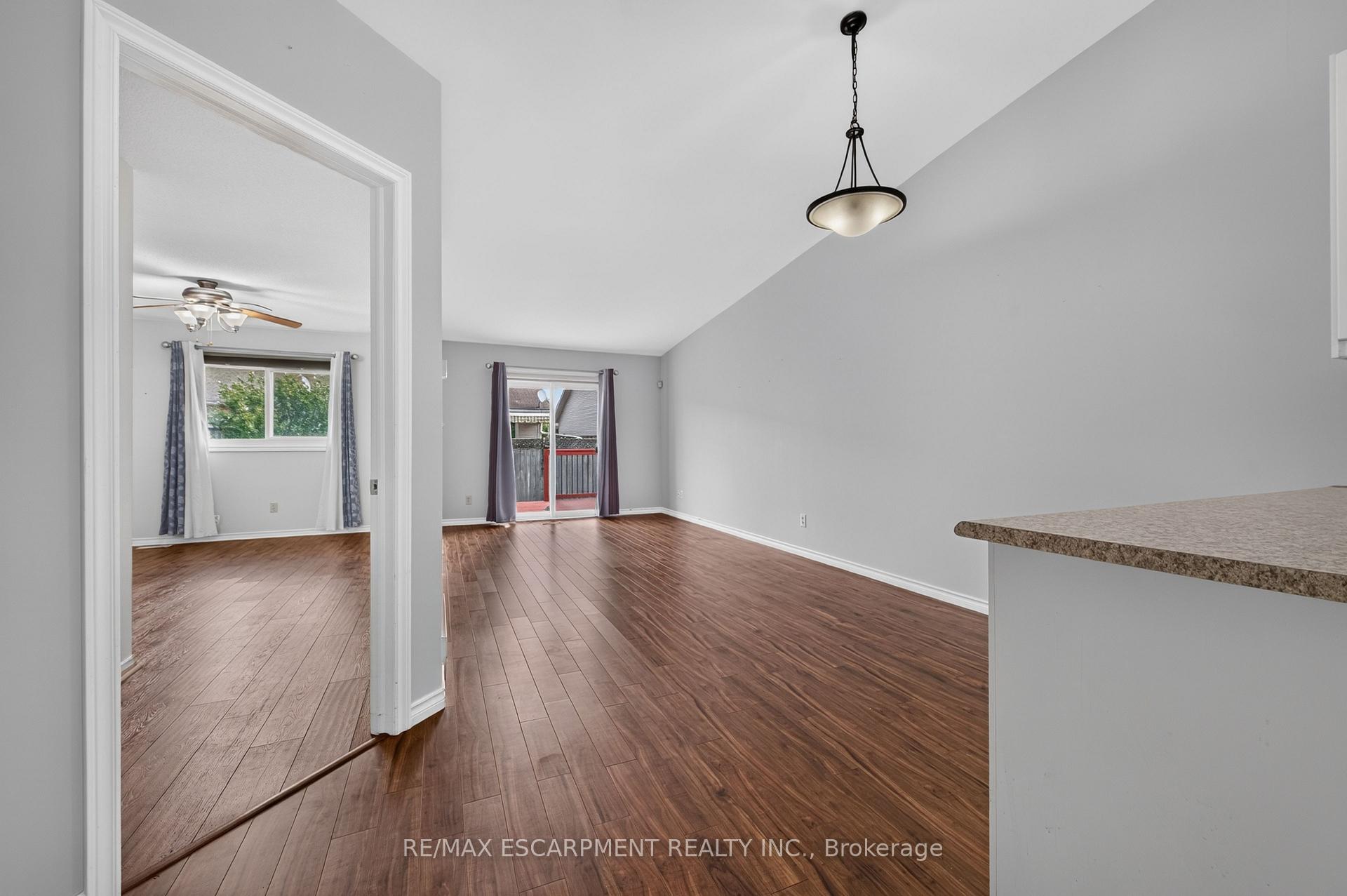 Photo 17 of 4459 Christopher Court, Lincoln, Beamsville — HOMEH