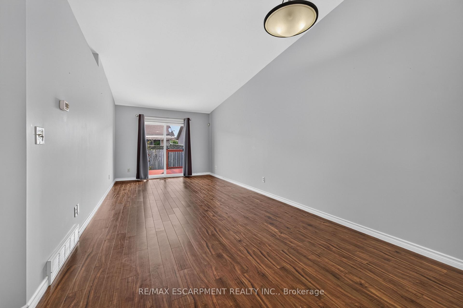 Photo 18 of 4459 Christopher Court, Lincoln, Beamsville — HOMEH