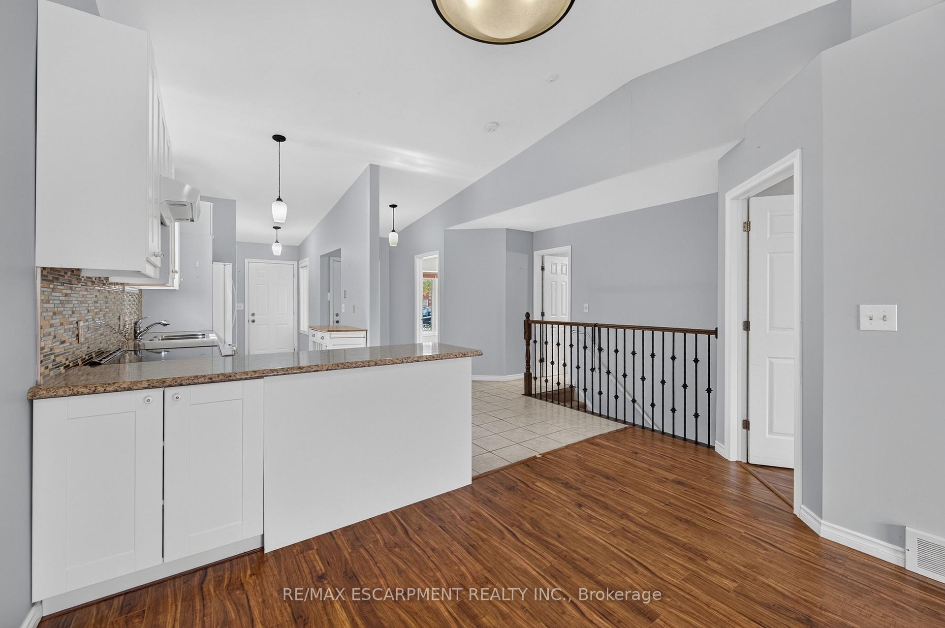Photo 20 of 4459 Christopher Court, Lincoln, Beamsville — HOMEH