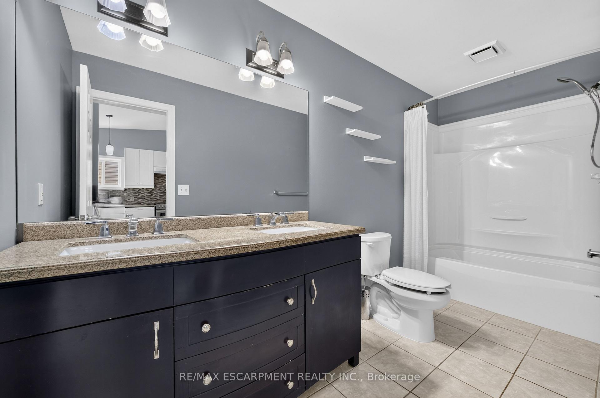 Photo 29 of 4459 Christopher Court, Lincoln, Beamsville — HOMEH