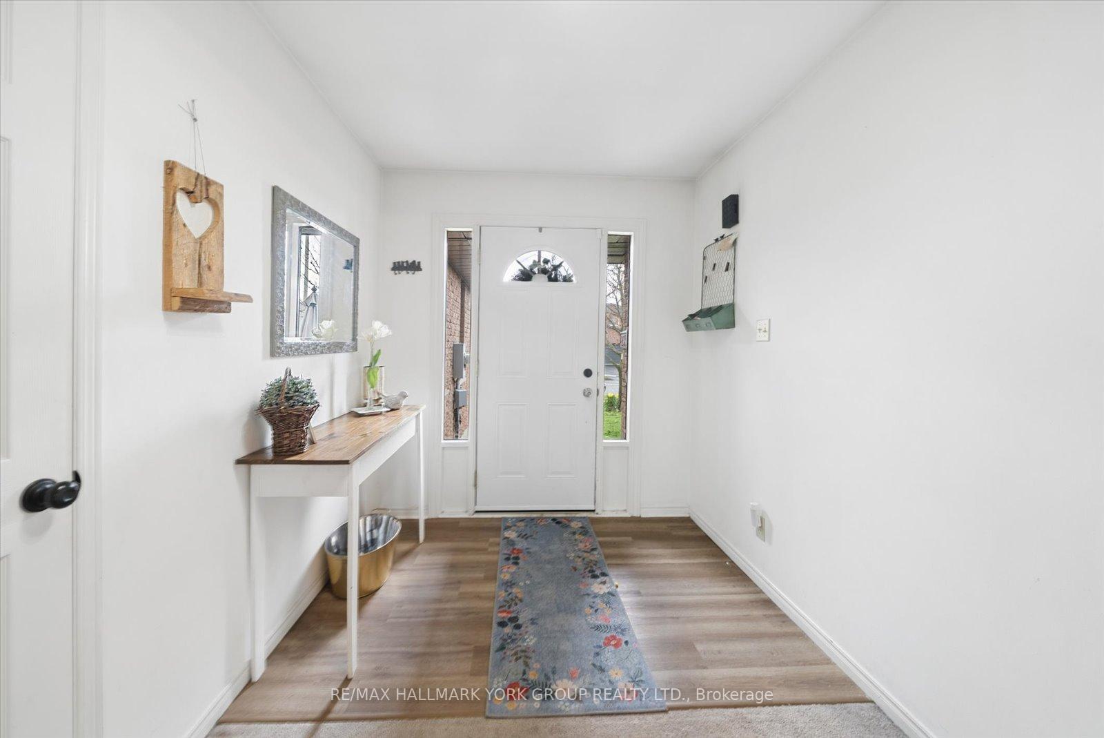 Photo 3 of 41 Laurentian Lane, Orillia — HOMEH