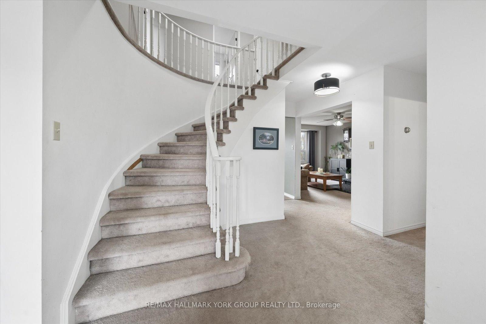 Photo 5 of 41 Laurentian Lane, Orillia — HOMEH