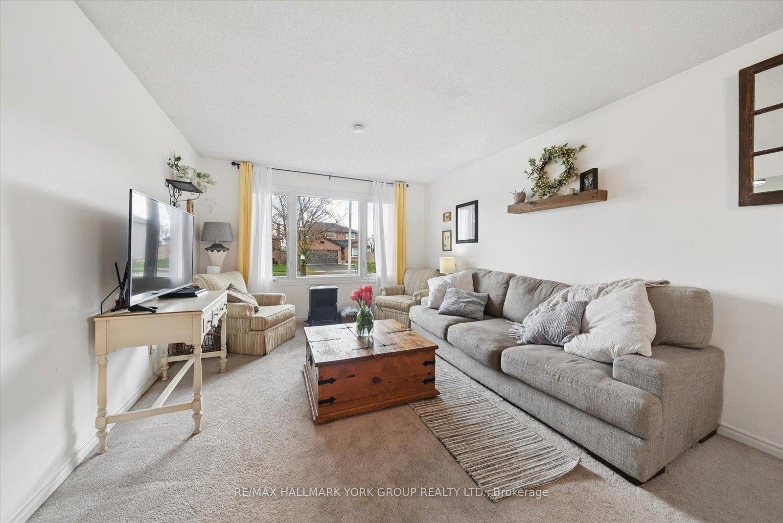 Photo 7 of 41 Laurentian Lane, Orillia — HOMEH