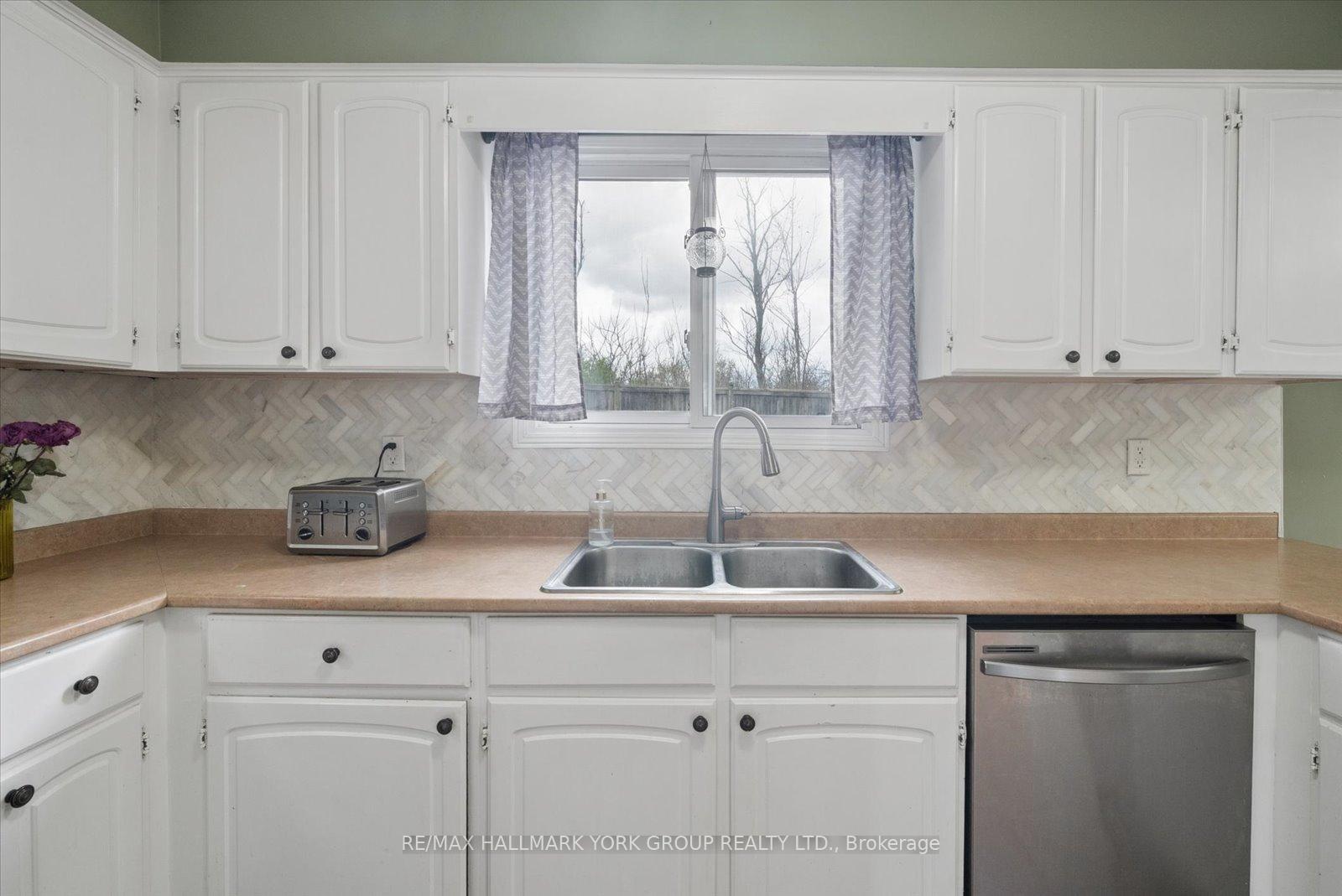 Photo 12 of 41 Laurentian Lane, Orillia — HOMEH