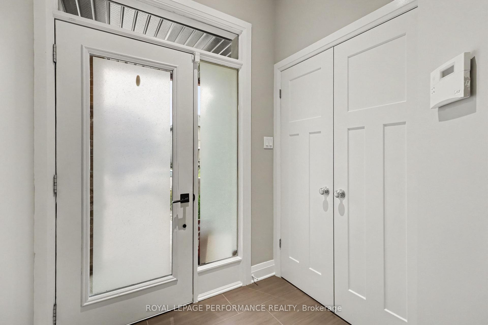 Photo 3 of 208 Butterfly Walk, Ottawa, Mer Bleue/Bradley Estates/Anderson Park — HOMEH
