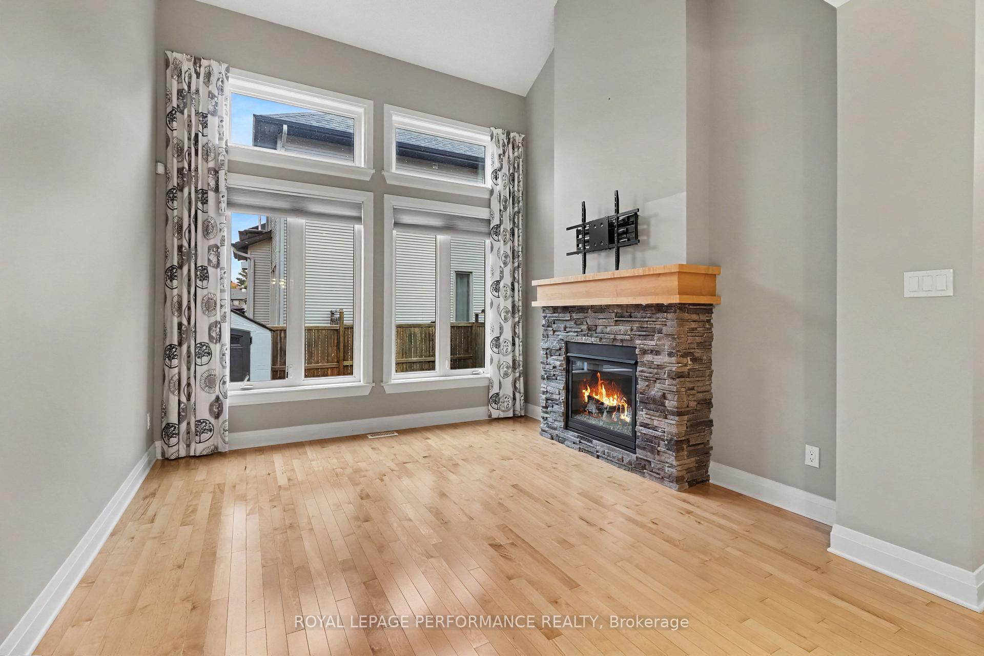 Photo 7 of 208 Butterfly Walk, Ottawa, Mer Bleue/Bradley Estates/Anderson Park — HOMEH