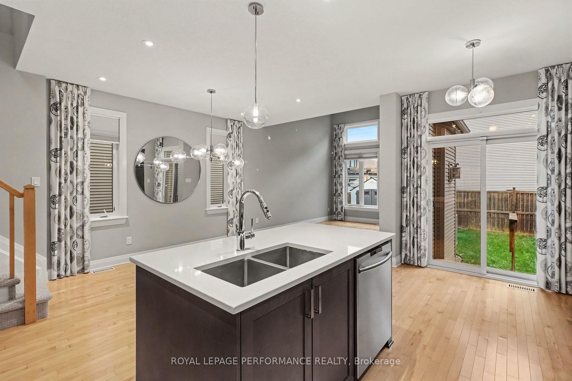 Photo 10 of 208 Butterfly Walk, Ottawa, Mer Bleue/Bradley Estates/Anderson Park — HOMEH