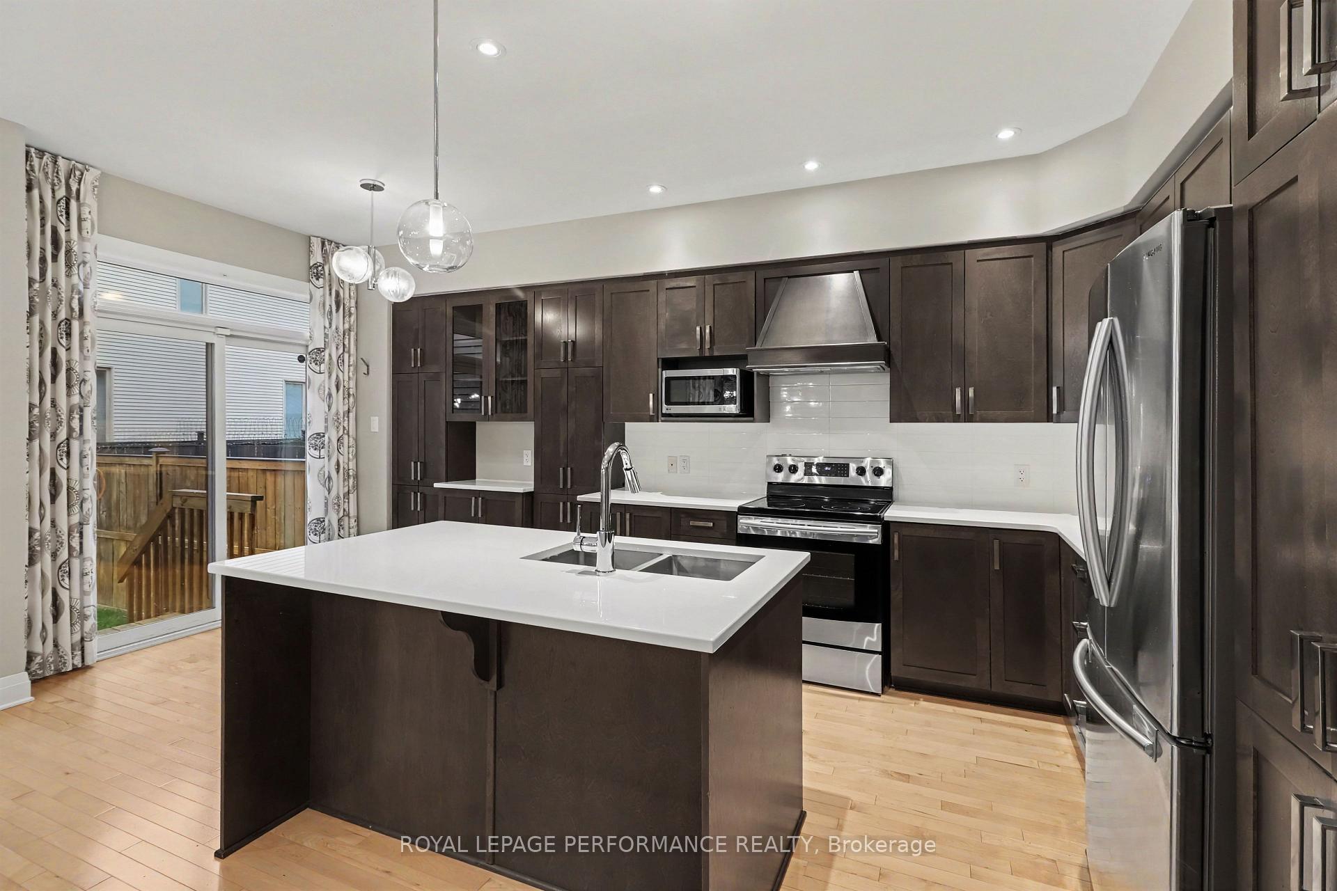 Photo 11 of 208 Butterfly Walk, Ottawa, Mer Bleue/Bradley Estates/Anderson Park — HOMEH