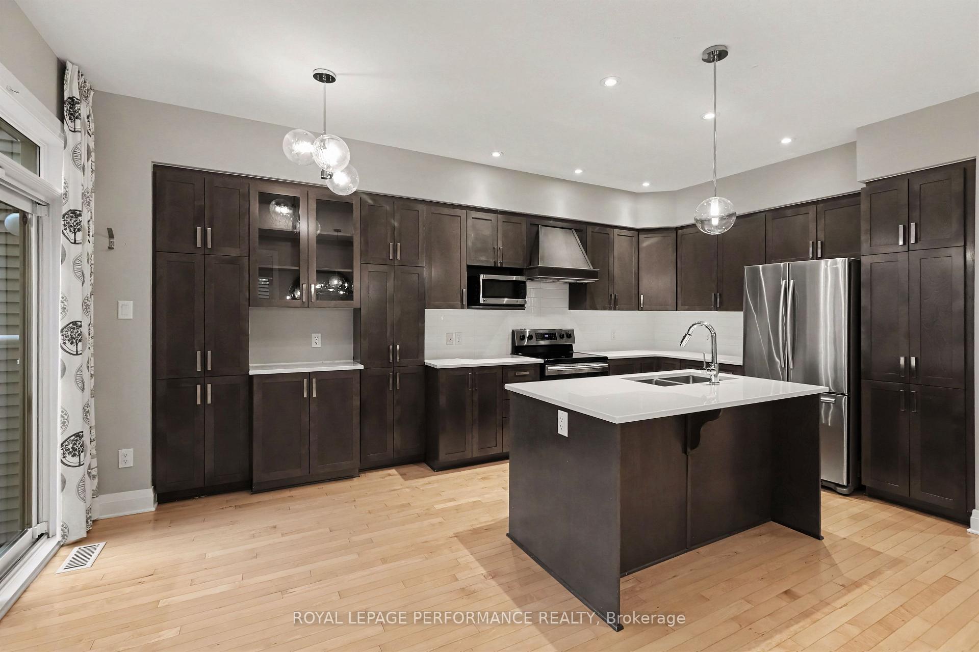 Photo 12 of 208 Butterfly Walk, Ottawa, Mer Bleue/Bradley Estates/Anderson Park — HOMEH