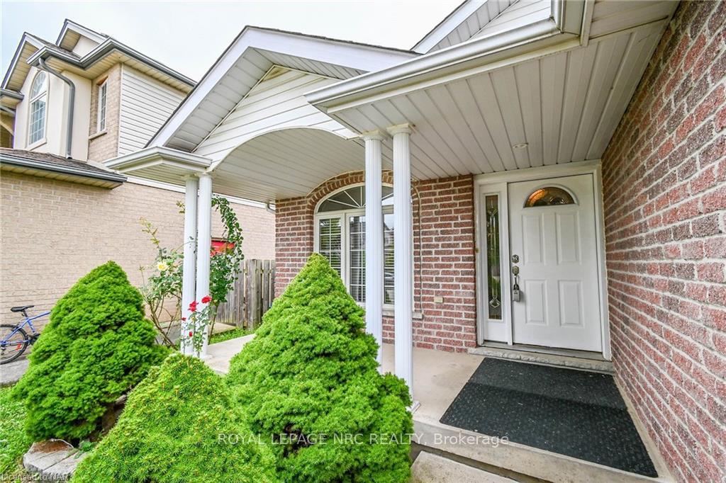 Photo 5 of 7005 Kelly Drive, Niagara Falls, Forestview — HOMEH
