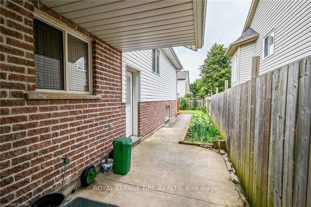 Photo 7 of 7005 Kelly Drive, Niagara Falls, Forestview — HOMEH