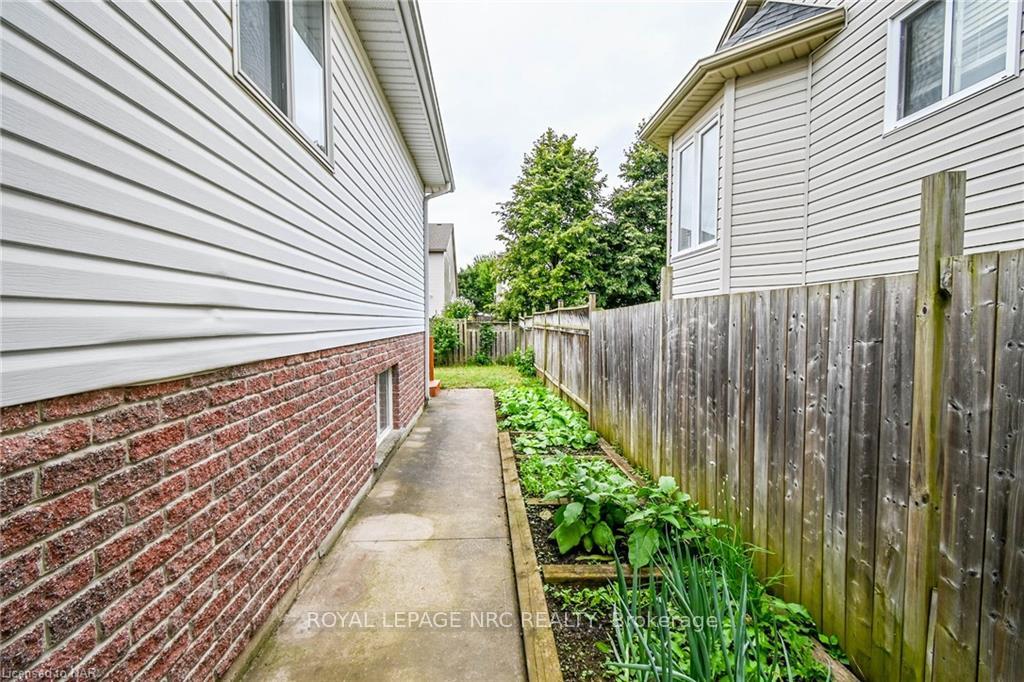 Photo 8 of 7005 Kelly Drive, Niagara Falls, Forestview — HOMEH