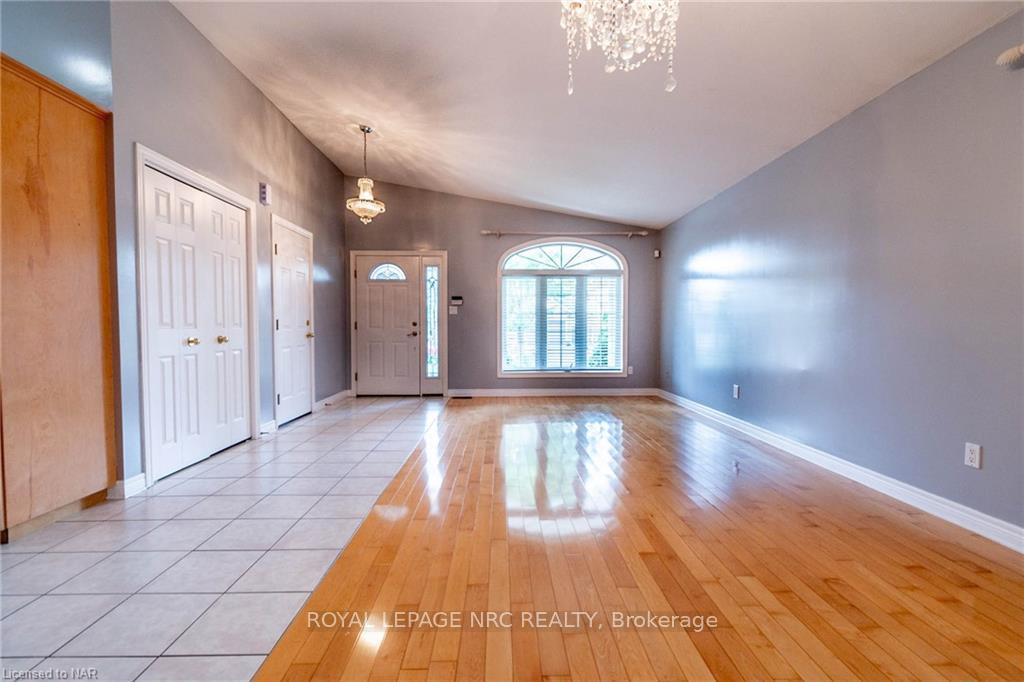 Photo 13 of 7005 Kelly Drive, Niagara Falls, Forestview — HOMEH