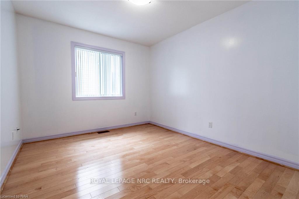 Photo 15 of 7005 Kelly Drive, Niagara Falls, Forestview — HOMEH