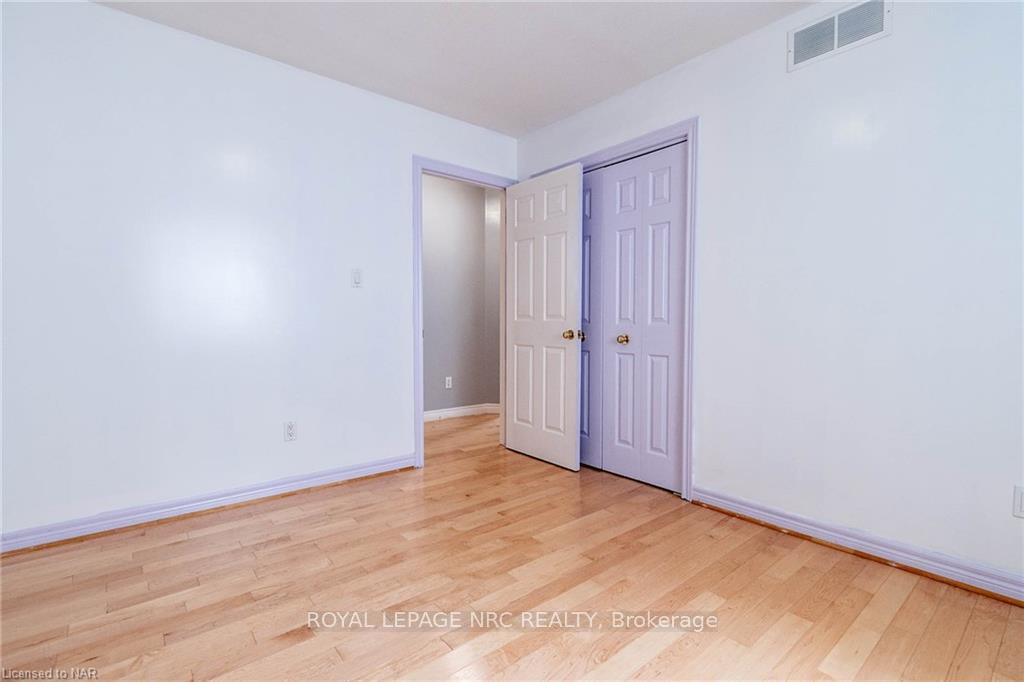 Photo 16 of 7005 Kelly Drive, Niagara Falls, Forestview — HOMEH