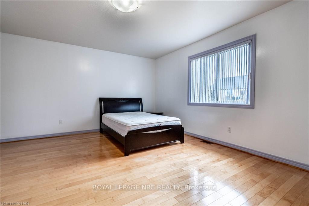 Photo 17 of 7005 Kelly Drive, Niagara Falls, Forestview — HOMEH