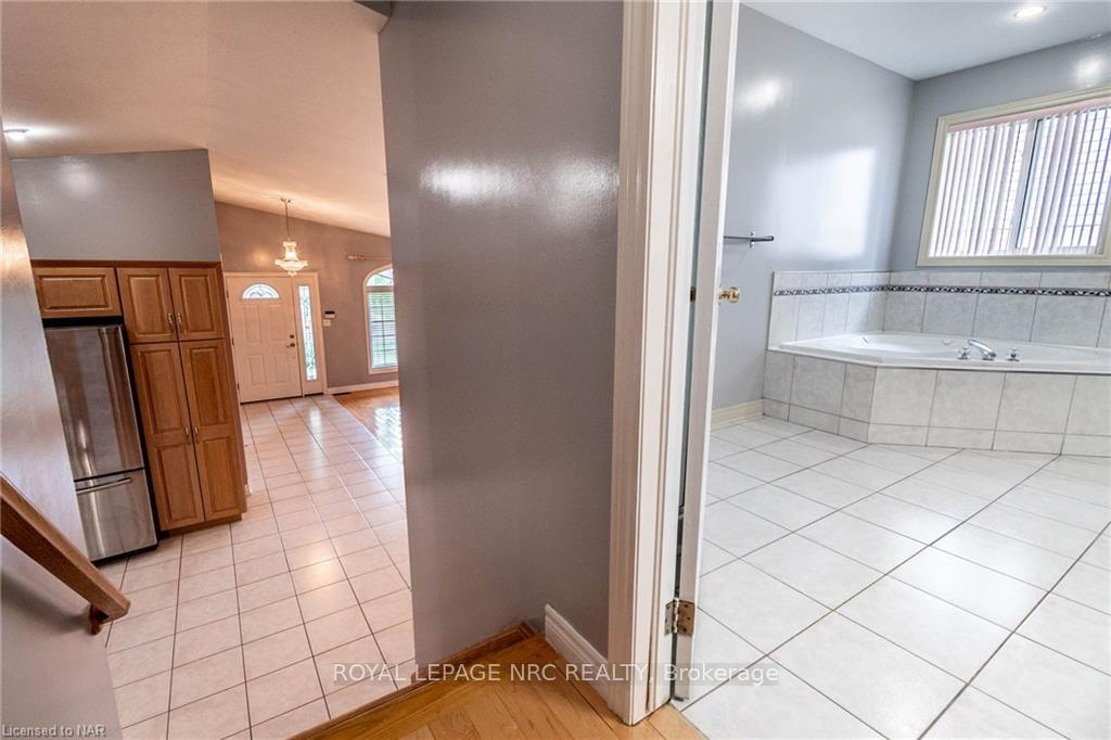 Photo 22 of 7005 Kelly Drive, Niagara Falls, Forestview — HOMEH