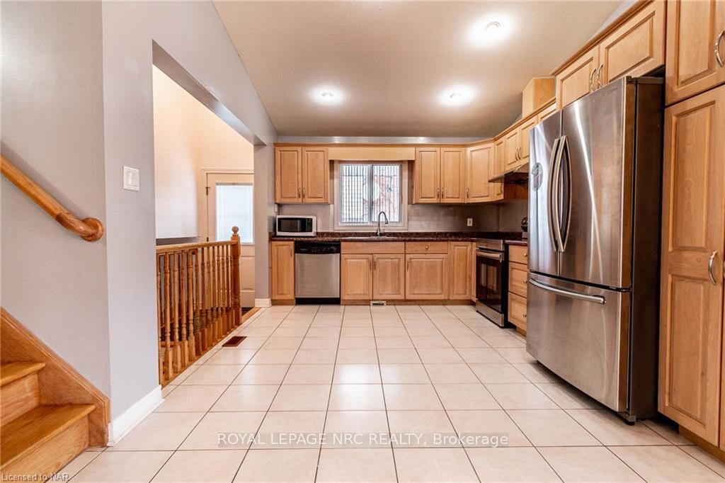 Photo 23 of 7005 Kelly Drive, Niagara Falls, Forestview — HOMEH