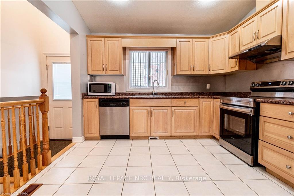 Photo 25 of 7005 Kelly Drive, Niagara Falls, Forestview — HOMEH