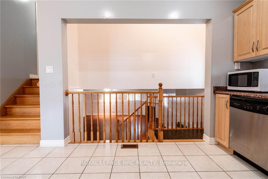 Photo 26 of 7005 Kelly Drive, Niagara Falls, Forestview — HOMEH