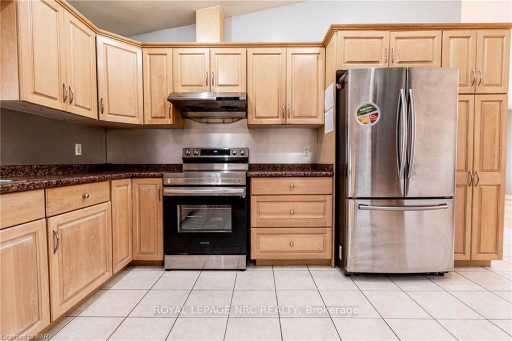 Photo 27 of 7005 Kelly Drive, Niagara Falls, Forestview — HOMEH